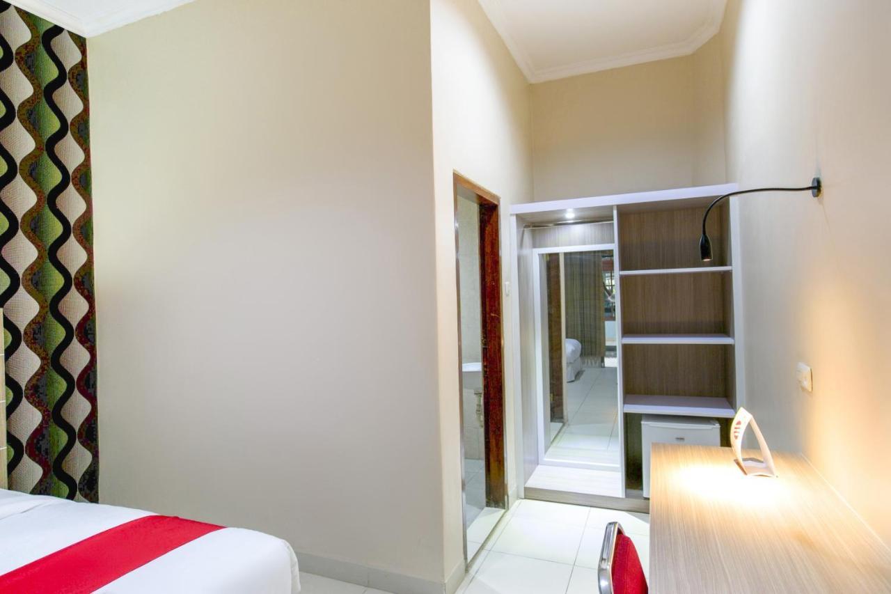 Super Oyo 2320 Hotel Charvita كوبانغ المظهر الخارجي الصورة