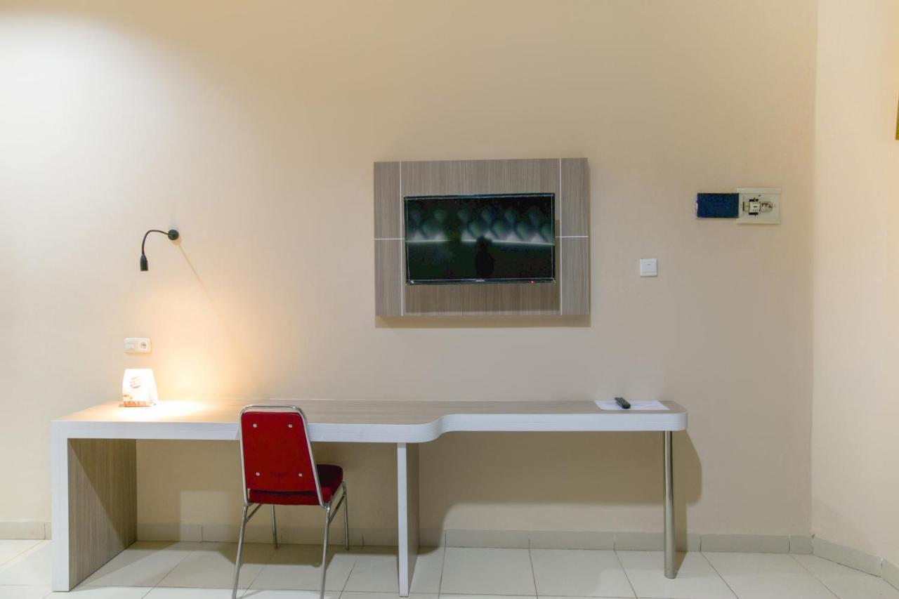 Super Oyo 2320 Hotel Charvita كوبانغ المظهر الخارجي الصورة